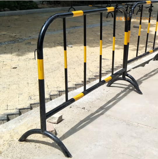 施工铁马围栏 警示防护栏  移动临时隔离栏  黑黄相间 1.5M*2M  货号：LJ